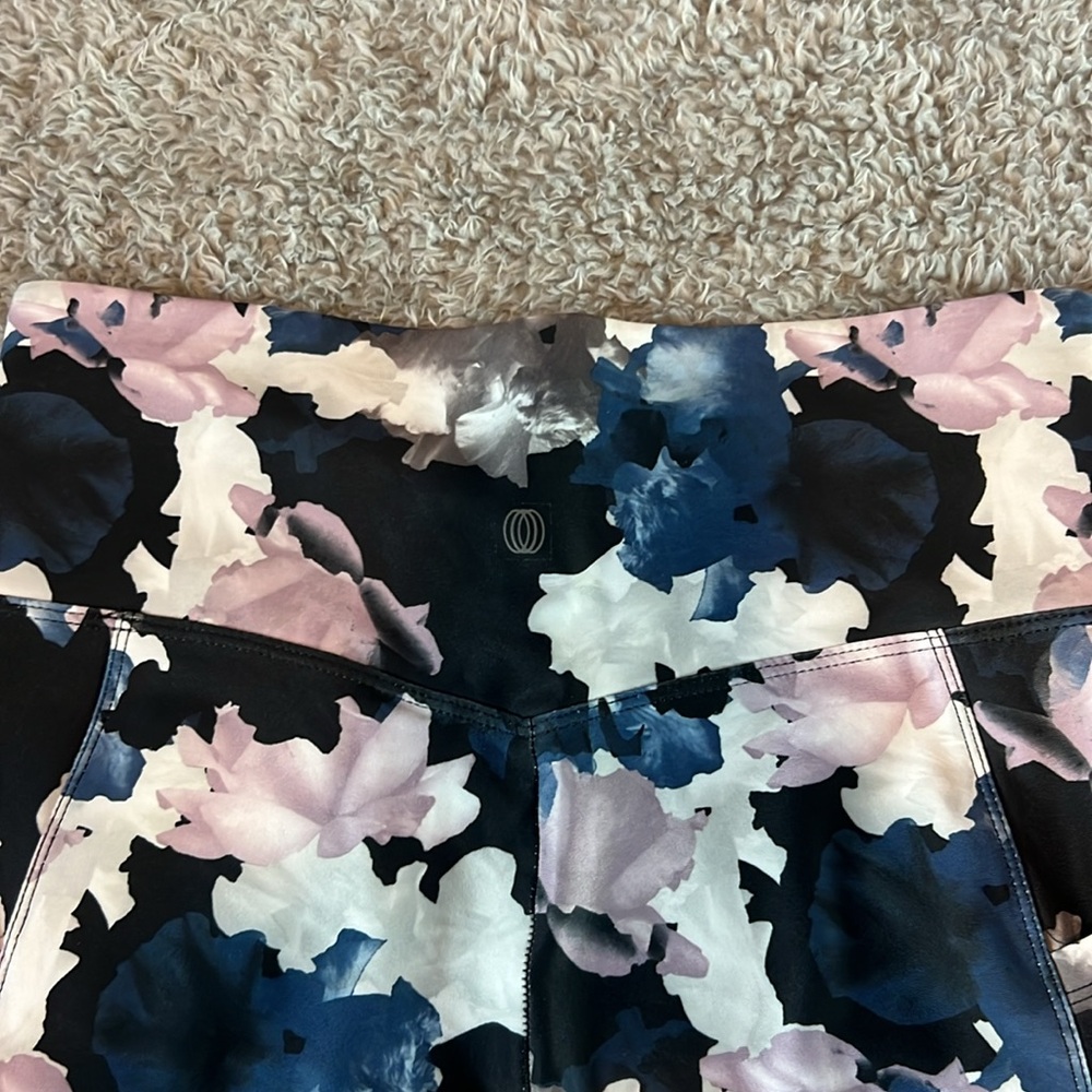 Balance Collection women’s shorts size Medium - Picture 8 of 8